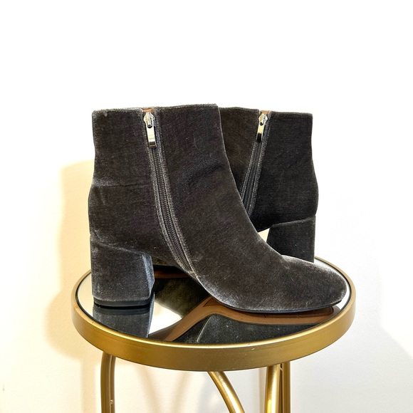 Velvet Boots - Picture 2 of 6